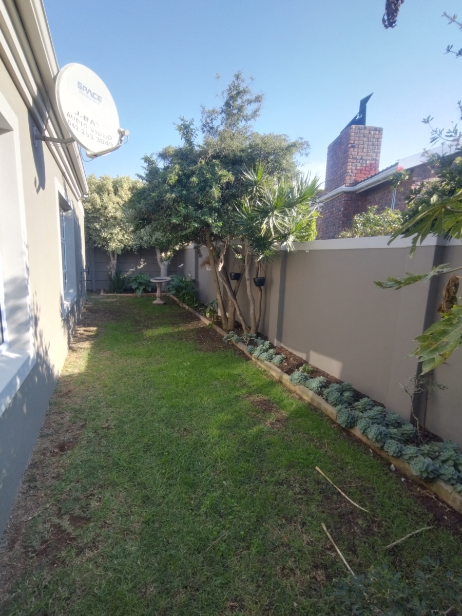 5 Bedroom Property for Sale in Wavecrest Eastern Cape